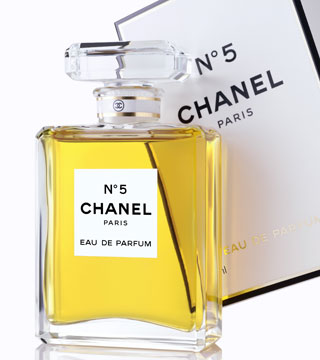 BREAKING NEWS: Brad Pitt stars in the New Chanel No 5 Perfume
